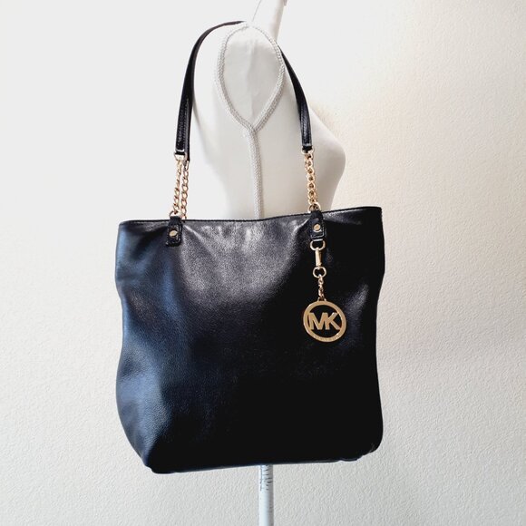 MICHAEL Michael Kors Handbags - Gorgeous EUC MICHAEL Michael Kors Leather Shoulder Bag ❤️FINAL OFFER❤️